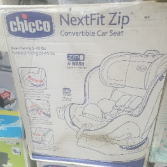 Chicco NextFit Zip convertible car seat